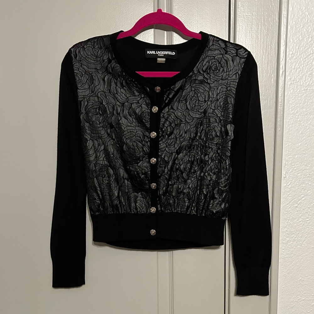 Karl Lagerfeld, Beautiful sweater in great condition.